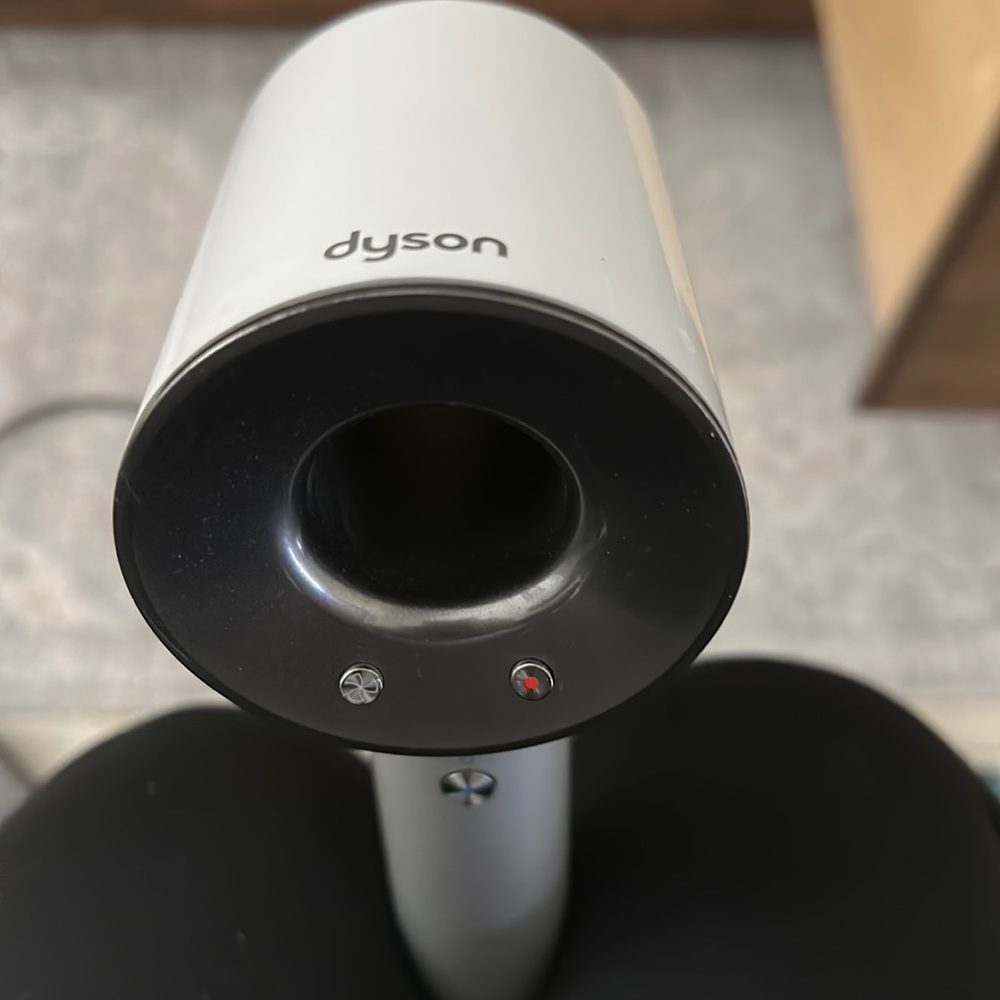 Dyson blowdryer